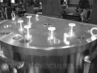 Customized D-shape vacuum chambers
